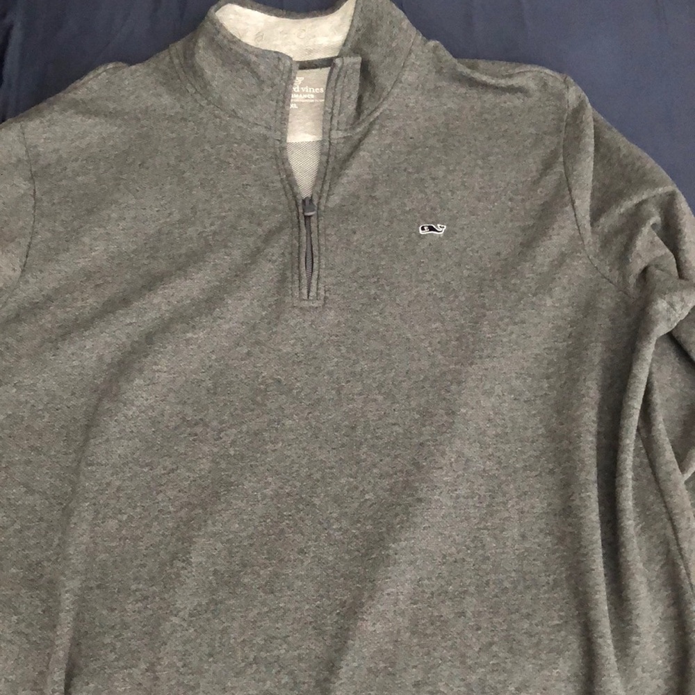 XL gray Vineyard Vines 1/4 zip sweater. Great condition.